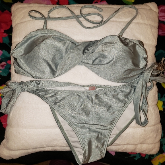 Bikini - Picture 5 of 7